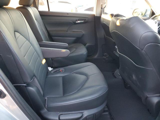 5TDGZRBH2LS514459 - 2020 TOYOTA HIGHLANDER XLE SILVER photo 11