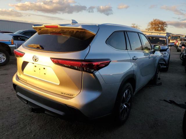 5TDGZRBH2LS514459 - 2020 TOYOTA HIGHLANDER XLE SILVER photo 3