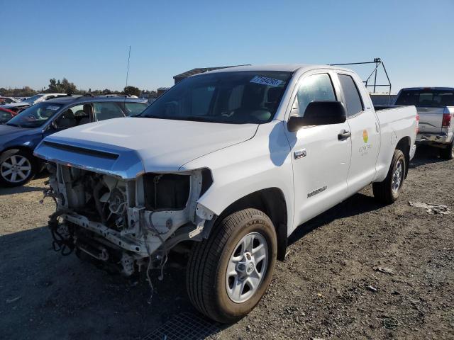 5TFRY5F15HX219472 - 2017 TOYOTA TUNDRA DOUBLE CAB SR/SR5 WHITE photo 1