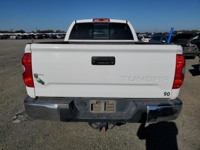 5TFRY5F15HX219472 - 2017 TOYOTA TUNDRA DOUBLE CAB SR/SR5 WHITE photo 6