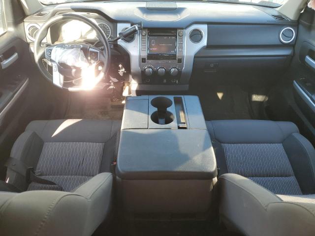 5TFRY5F15HX219472 - 2017 TOYOTA TUNDRA DOUBLE CAB SR/SR5 WHITE photo 8