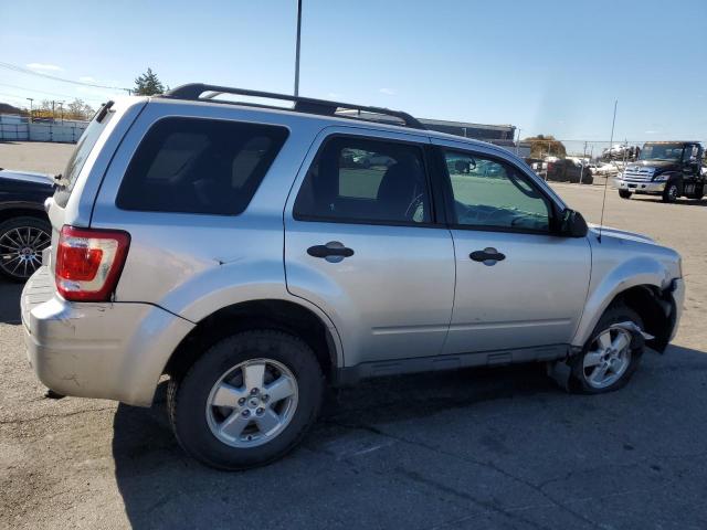 1FMCU0D70AKA72603 - 2010 FORD ESCAPE XLT SILVER photo 3