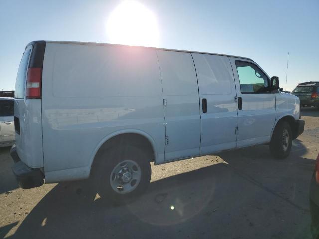 1GCWGFCF0F1109523 - 2015 CHEVROLET EXPRESS G2 WHITE photo 3