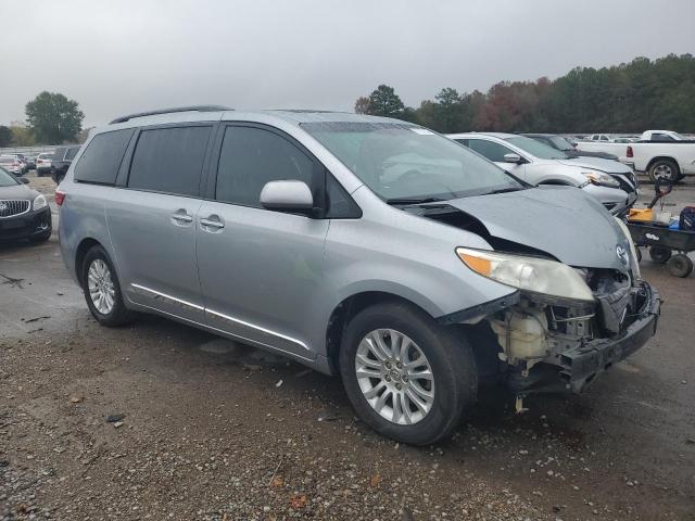 5TDYK3DCXFS641763 - 2015 TOYOTA SIENNA XLE SILVER photo 4