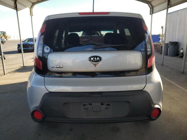 KNDJN2A28G7864426 - 2016 KIA SOUL SILVER photo 6