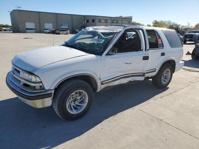 1GNCS13W412112214 - 2001 CHEVROLET BLAZER WHITE photo 1