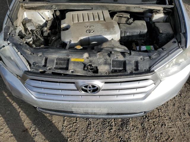 5TDBK3EH0DS257049 - 2013 TOYOTA HIGHLANDER BASE SILVER photo 12