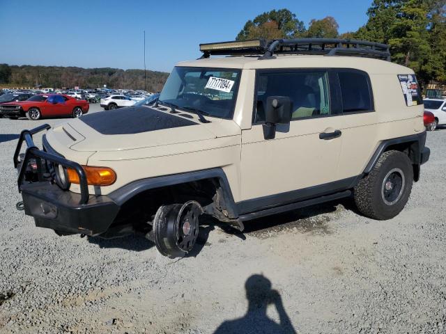 2010 TOYOTA FJ CRUISER, 