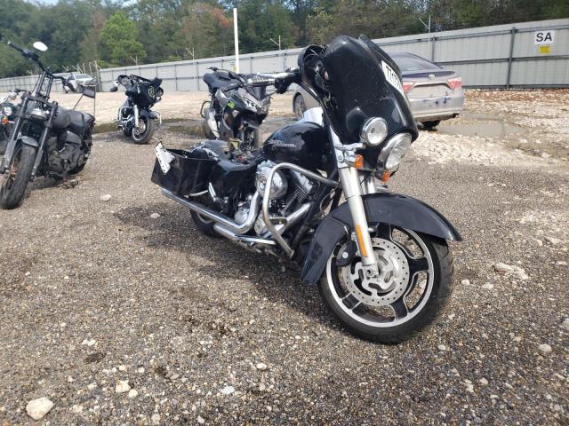 2011 HARLEY-DAVIDSON FLHX, 