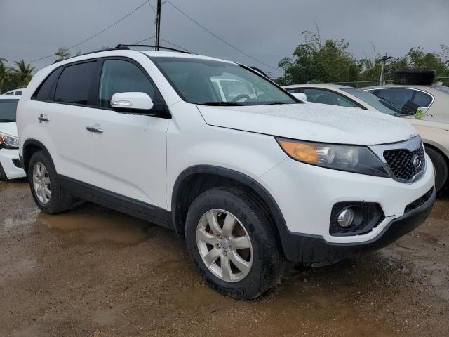 5XYKT4A11DG409669 - 2013 KIA SORENTO LX WHITE photo 4