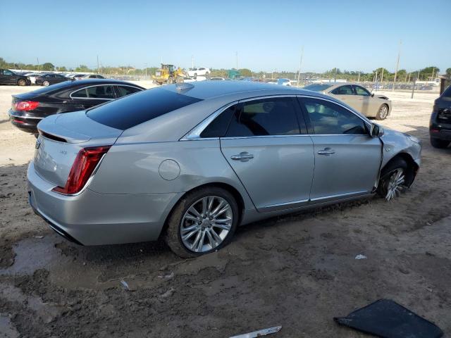 2G61M5S38K9121772 - 2019 CADILLAC XTS LUXURY SILVER photo 3