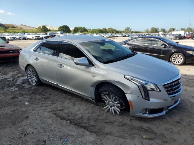 2G61M5S38K9121772 - 2019 CADILLAC XTS LUXURY SILVER photo 4