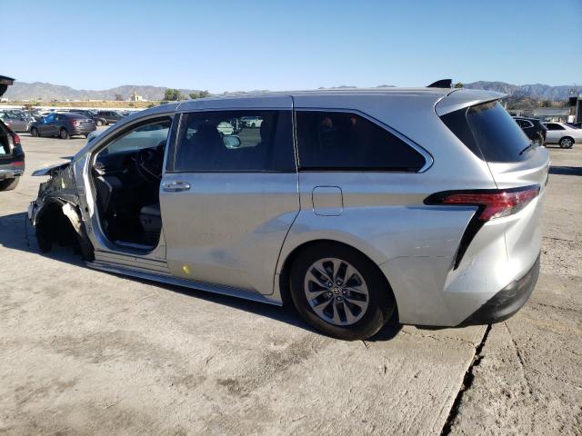 5TDKRKEC9MS043204 - 2021 TOYOTA SIENNA LE SILVER photo 2