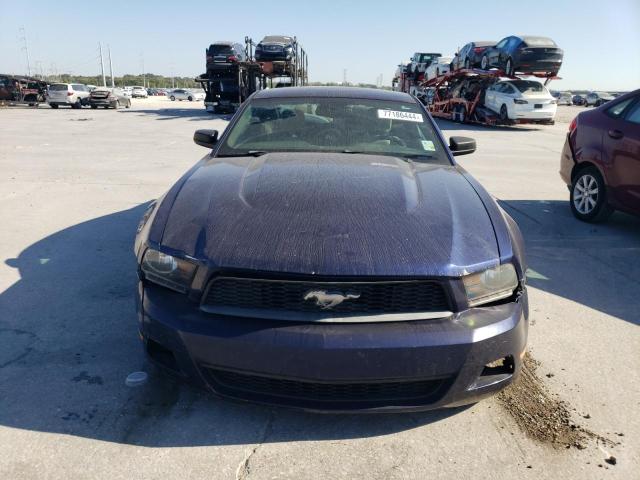 1ZVBP8AM4C5215762 - 2012 FORD MUSTANG BLUE photo 5