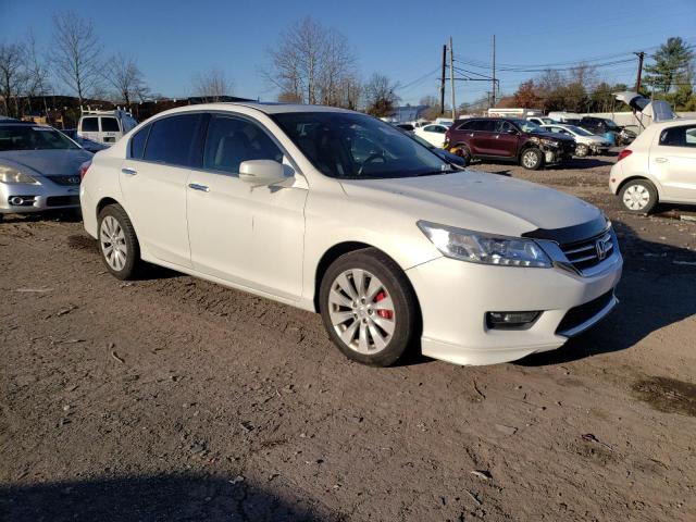 1HGCR3F89FA009026 - 2015 HONDA ACCORD EXL WHITE photo 4