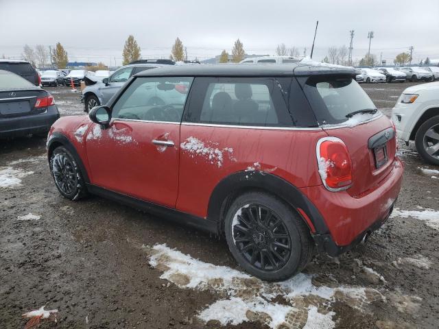 WMWXP5C52J2G61940 - 2018 MINI COOPER RED photo 2