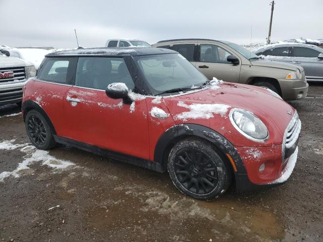 WMWXP5C52J2G61940 - 2018 MINI COOPER RED photo 4