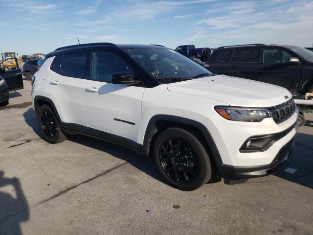 3C4NJCBB7NT166643 - 2022 JEEP COMPASS LATITUDE WHITE photo 4