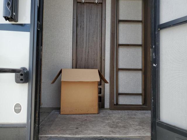 4YDF36624KE760626 - 2019 KEYSTONE AVALANCHE ორფეროვანი ფოტო 5