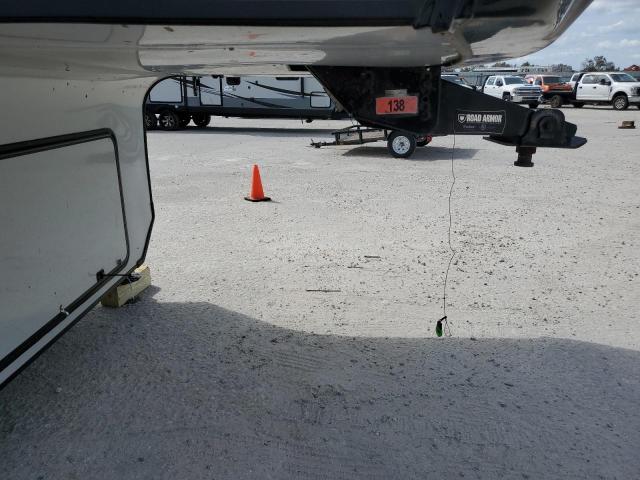 4YDF36624KE760626 - 2019 KEYSTONE AVALANCHE ორფეროვანი ფოტო 8