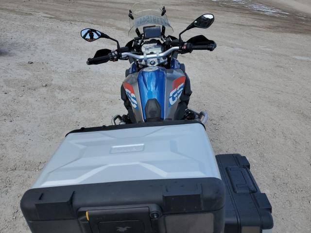 WB10A6107HZ655646 - 2017 BMW R1200 GS BLUE photo 6