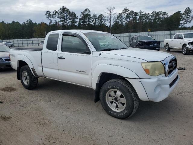 5TETU62N75Z058501 - 2005 TOYOTA TACOMA PRERUNNER ACCESS CAB WHITE photo 4