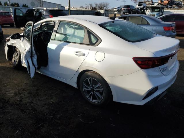 3KPF24AD4PE645796 - 2023 KIA FORTE LX WHITE photo 2