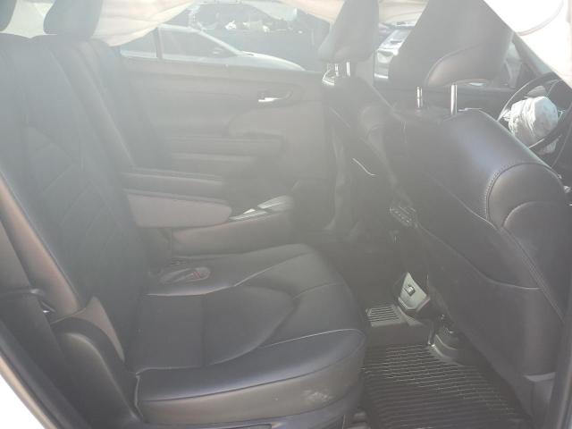 5TDGZRAH2NS542525 - 2022 TOYOTA HIGHLANDER XLE WHITE photo 11