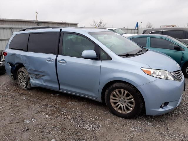 5TDYZ3DC1HS861002 - 2017 TOYOTA SIENNA XLE BLUE photo 4