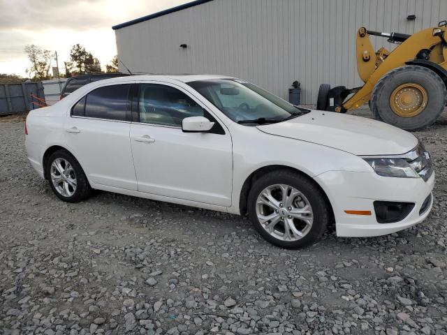 3FAHP0HG9CR222210 - 2012 FORD FUSION SE WHITE photo 4