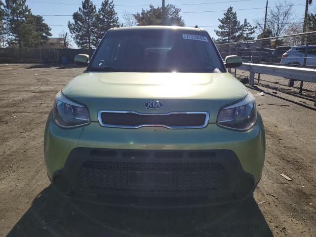 KNDJN2A27F7770035 - 2015 KIA SOUL GREEN photo 5