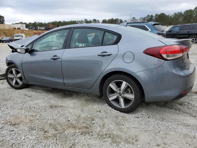 3KPFL4A71JE275258 - 2018 KIA FORTE LX GRAY photo 2