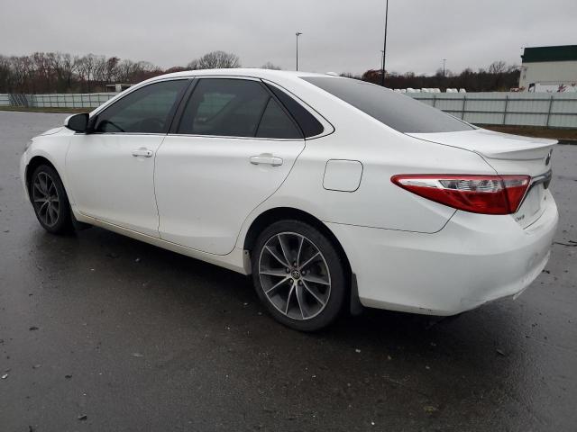 4T1BF1FK9FU098030 - 2015 TOYOTA CAMRY LE WHITE photo 2