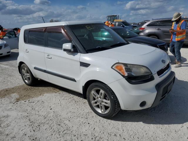 KNDJT2A27B7302113 - 2011 KIA SOUL + WHITE photo 4