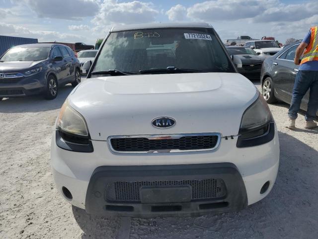 KNDJT2A27B7302113 - 2011 KIA SOUL + WHITE photo 5