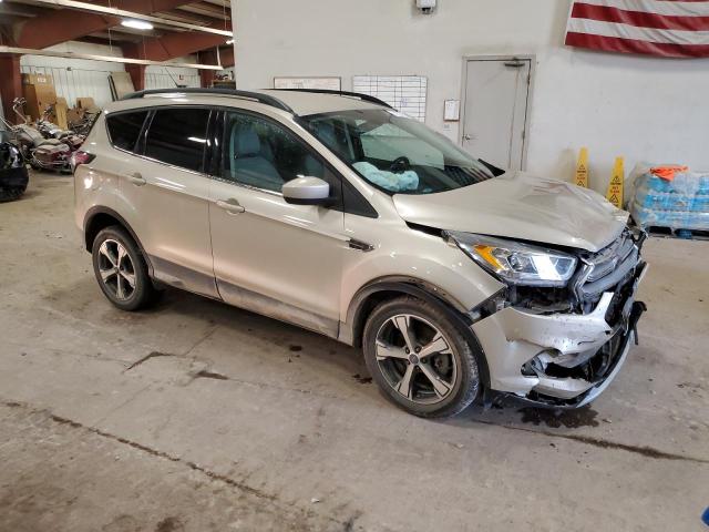 1FMCU9G91HUA50464 - 2017 FORD ESCAPE SE BEIGE photo 4