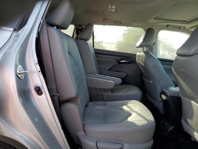 5TDGZRBH0NS242383 - 2022 TOYOTA HIGHLANDER XLE Gümüş foto 11