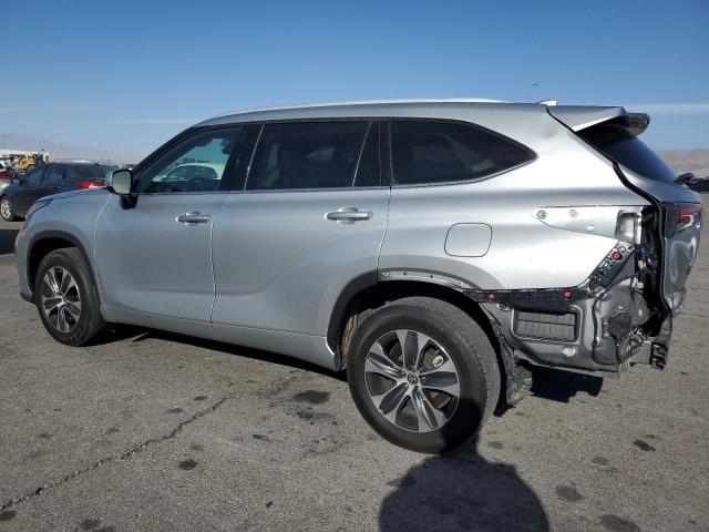 5TDGZRBH0NS242383 - 2022 TOYOTA HIGHLANDER XLE Gümüş foto 2