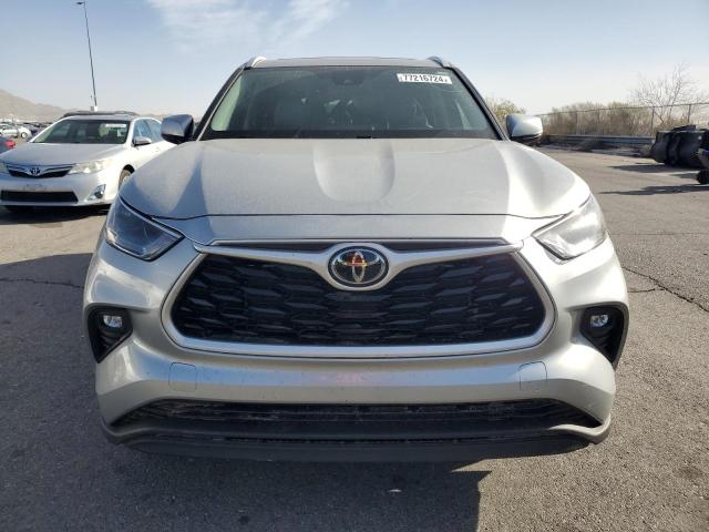 5TDGZRBH0NS242383 - 2022 TOYOTA HIGHLANDER XLE Gümüş foto 5