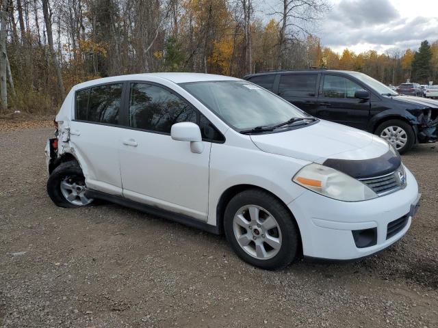 3N1BC13E59L467897 - 2009 NISSAN VERSA S WHITE photo 4