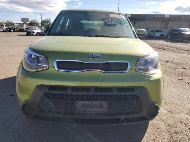 KNDJN2A26G7872928 - 2016 KIA SOUL GREEN photo 5