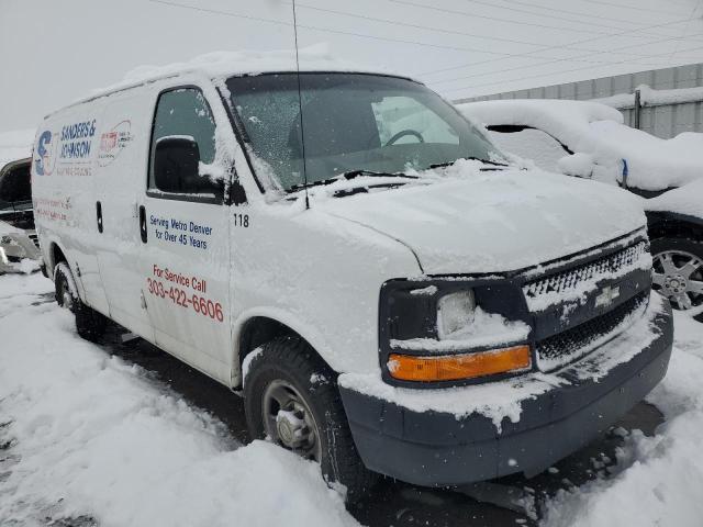 1GCWGFCG8F1278729 - 2015 CHEVROLET EXPRESS G2 WHITE photo 4