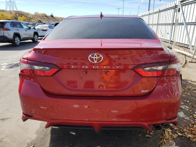 4T1G11AK6MU468651 - 2021 TOYOTA CAMRY SE RED photo 6