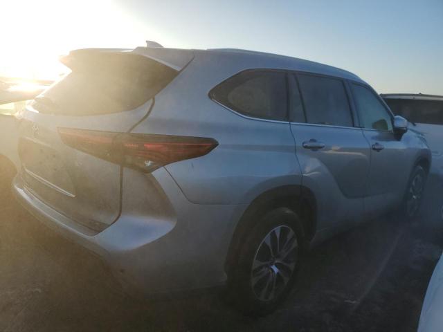 5TDGZRAH2NS539060 - 2022 TOYOTA HIGHLANDER XLE Күміс фото 3