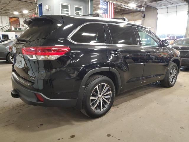 5TDJZRFH3JS525628 - 2018 TOYOTA HIGHLANDER SE BLACK photo 3