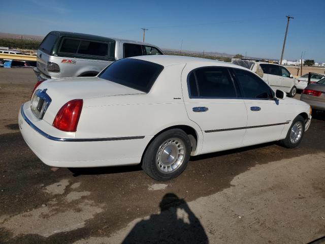 1LNHM81W1XY629122 - 1999 LINCOLN TOWN CAR EXECUTIVE WHITE photo 3