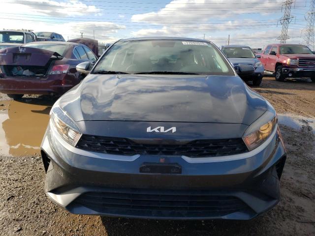 3KPF24AD1NE455953 - 2022 KIA FORTE FE GRAY photo 5