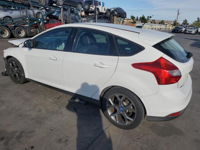 1FADP3K29DL248240 - 2013 FORD FOCUS SE WHITE photo 2