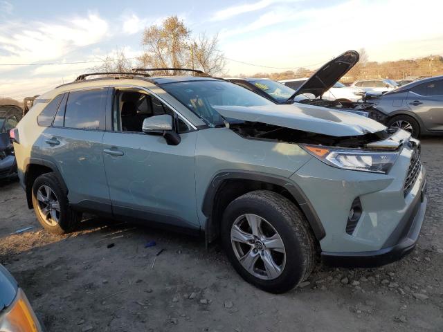 2T3P1RFV5KW040558 - 2019 TOYOTA RAV4 XLE GRAY photo 4