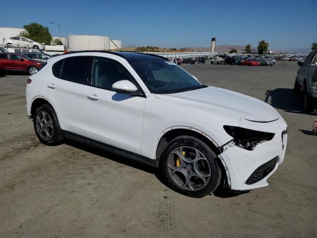 ZASPAKAN7K7C32114 - 2019 ALFA ROMEO STELVIO WHITE photo 4